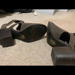 Women’s dark brown boots